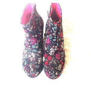Floral Wedge booties