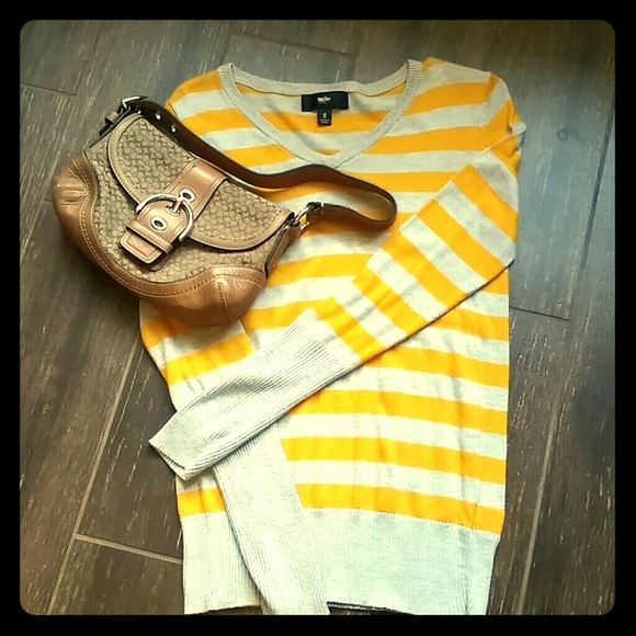 Mossimo light weight sweater / size S