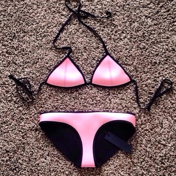 Authentic triangl swimsuit TOP California coral