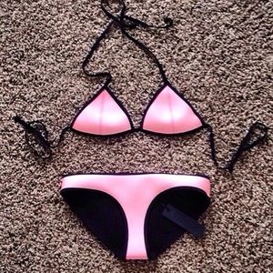 Authentic triangl swimsuit TOP California coral