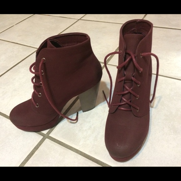 Shoes - Picture 2 of 4