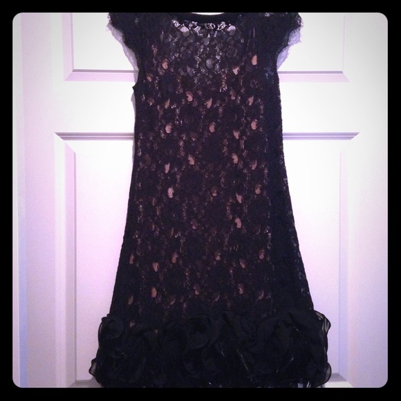 Jessica Simpson Lace Feather-Hem Dress