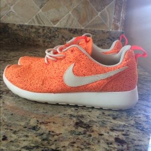 Women's Roshe Run 👟📷