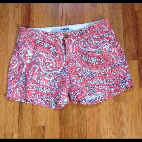 Old Navy Pants - ✴️Pretty Paisley Shorts✴️