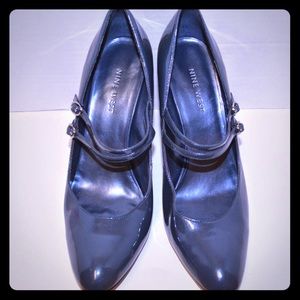 Blue pumps, with double cross closure