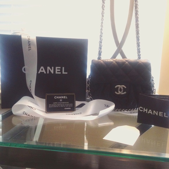 CHANEL - Sac Rabat - Chain Cross Body Bag w/ Flap