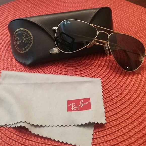 AUTHENTIC Ray Ban Aviators (SMALL) 😎