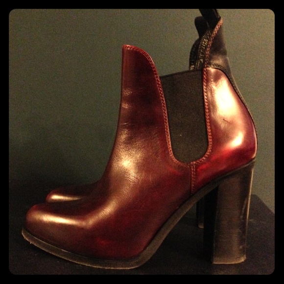 Burgundy Rag & Bone Stanton Chelsea Boot in sz 7