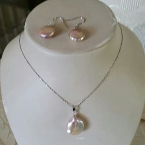 NWOT Pink Pearl Pendant Necklace w/ Earrings Set