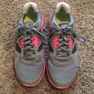 Nike lunaralon tennis shoes