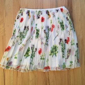 BB Dakota size 4 floral skirt