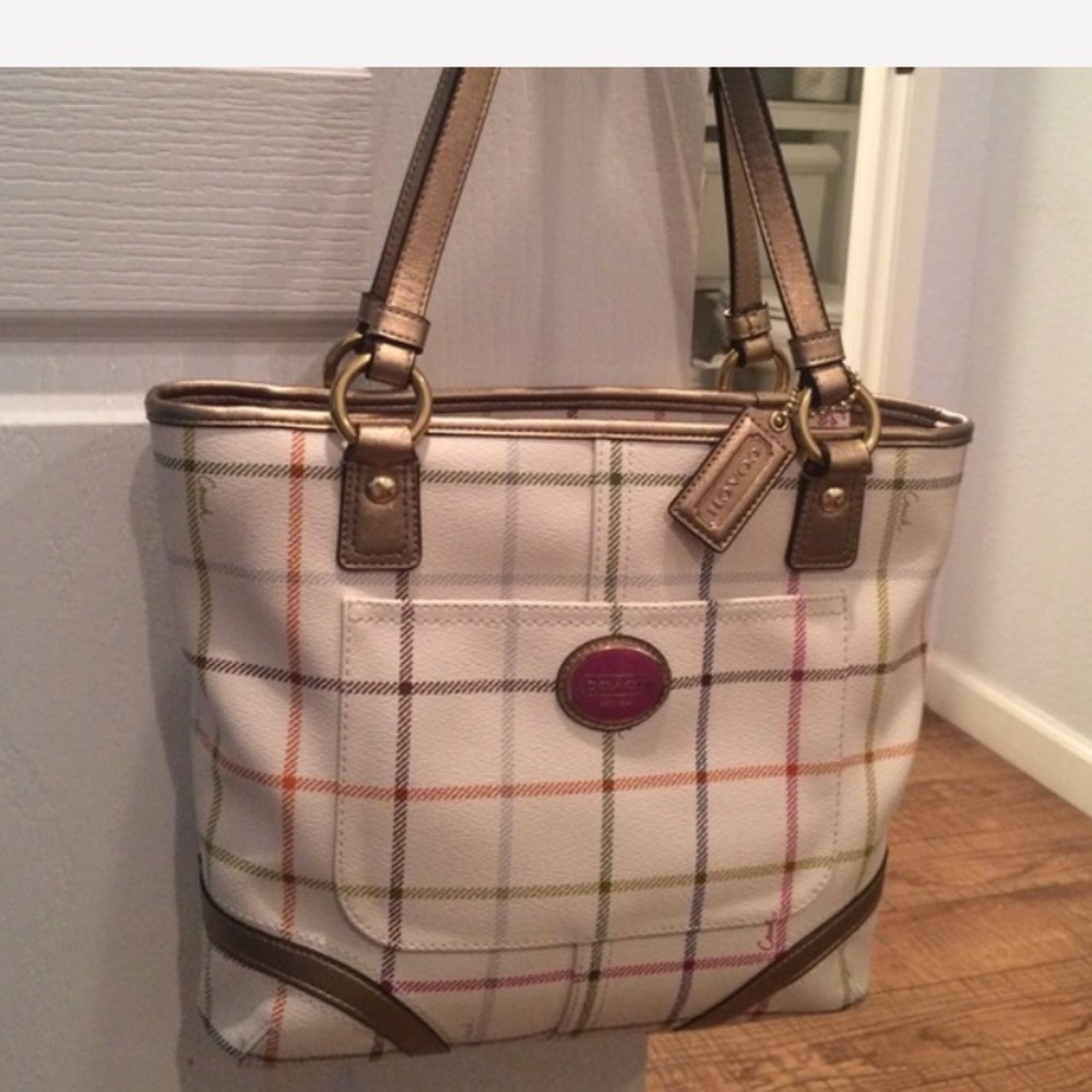 Coach- Authentic purse - Picture 2 of 6