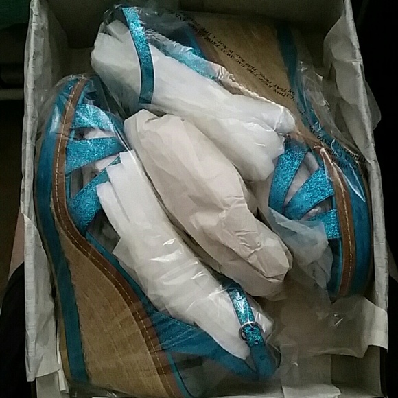 Bandolino Kahlia Wedge Sparkle Sandal - Picture 3 of 4