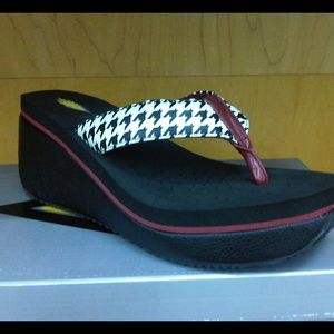 volatile houndstooth wedge flip flops worn once