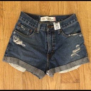 Levi high waited distressed shorts