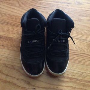 Jordan 11 space jams size 2.5