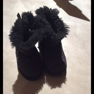 Children's Bailey Uggs in all black