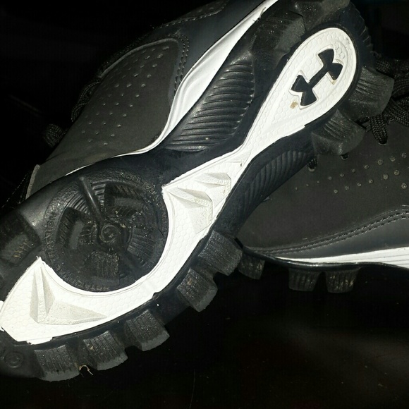 Armour Baseball Cleats - Picture 3 of 4