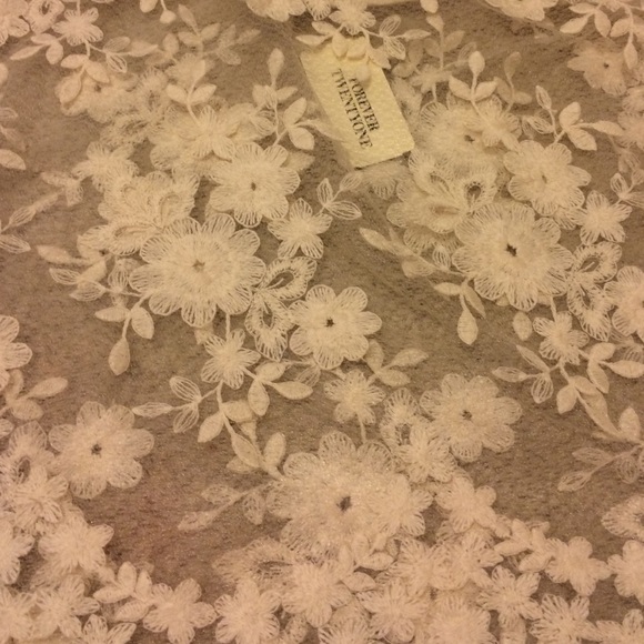 โSOLDโ embroidered top - Picture 3 of 3