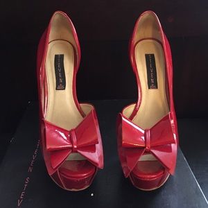 Red Patent leather pumps