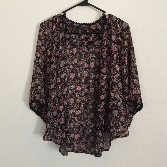 •FLORAL KIMONO•