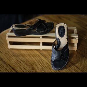 Born women's black sandal