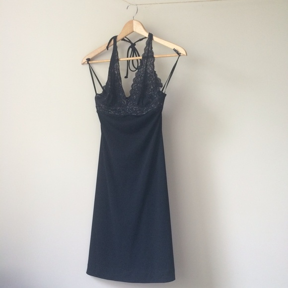 Lace halter little black dress - Picture 3 of 3