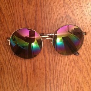 round sunglasses w colorful lenses