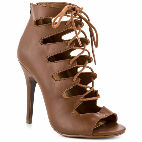 guess brown lace up shoes. - Picture 1 of 1