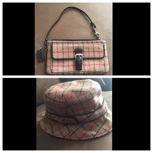 🌟👜👒 Bundle Coach plaid wristlet and hat👒👜🌟