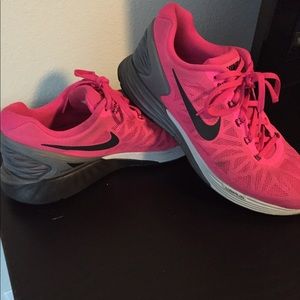 Nike women's 9.5 shoes EUC