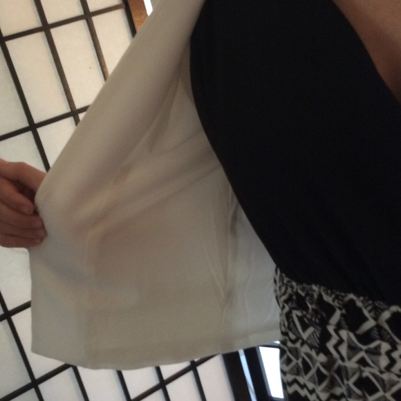 White blazer sizes small,med. and large - Picture 3 of 3