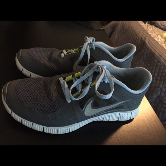 Size 9 Nike free shoes