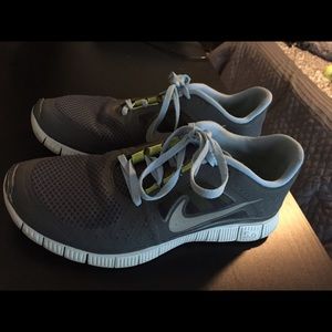 Size 9 Nike free shoes