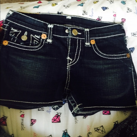 True religion shorts💖 - Picture 1 of 3