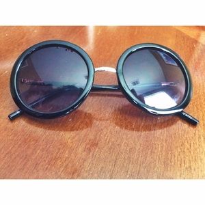 Circle lens sunglasses
