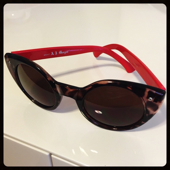Really cool tortoise and red sunglasses plus case!