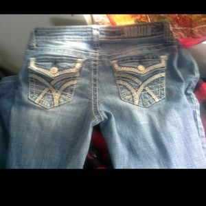 Trend alert! Hydraulic "destroyed" skinny jeans