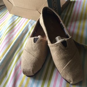 Toms