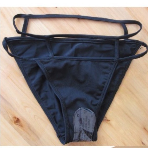 Black Brazilian bikini set - Picture 4 of 4