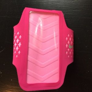 Exceeding phone holder