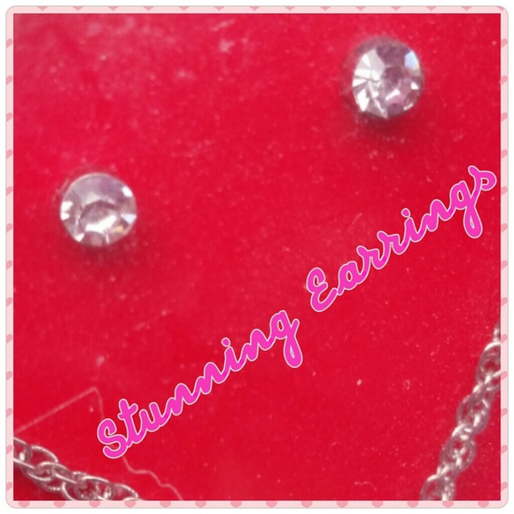 🎀    💟Rhinestone Heart Necklace & Earring💟 - Picture 2 of 3