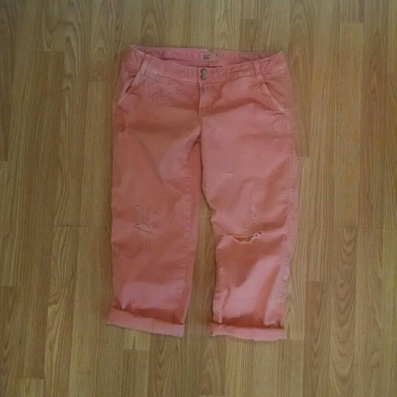 American eagle pink salmon distressed capri pants