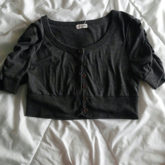 Short sleeve half cardigan
