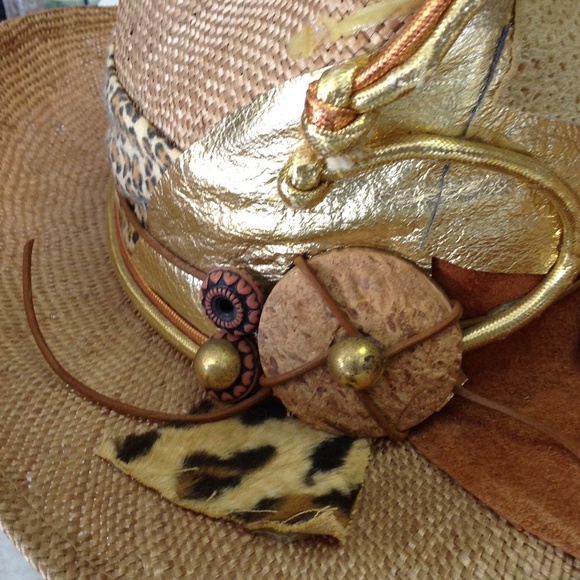 Beautiful statement hat - Picture 2 of 3