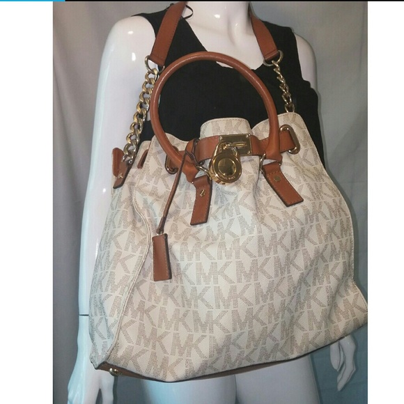 Michael Kors Handbags - Authentic Michael Kors Handbag