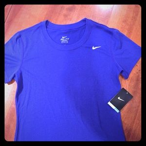 Woman's Nike Dry-fit shirt small new with tag.