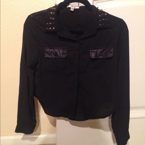 Long sleeve black collard shirt.