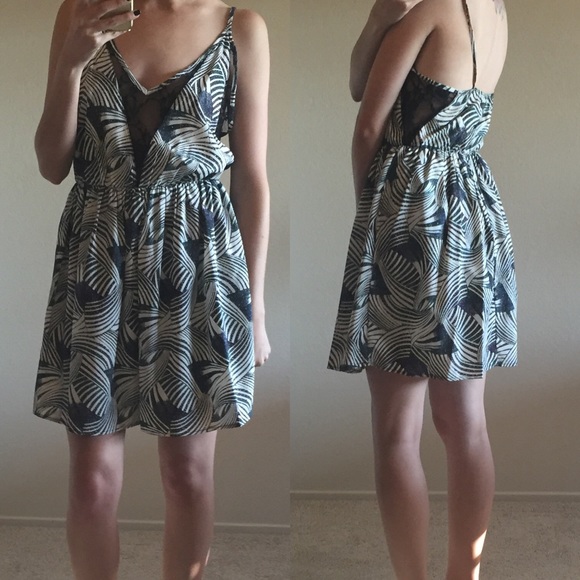 Summer Dress w Lace Cutouts - Picture 4 of 4