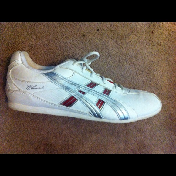 Asics cheer sneaker